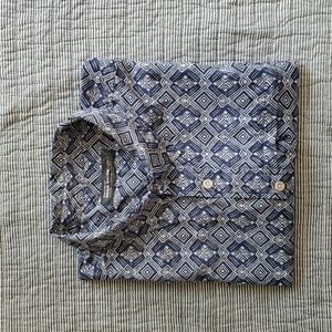 Eddie Bauer Short Sleeves Navy and White Geometric Button-Down Shirt